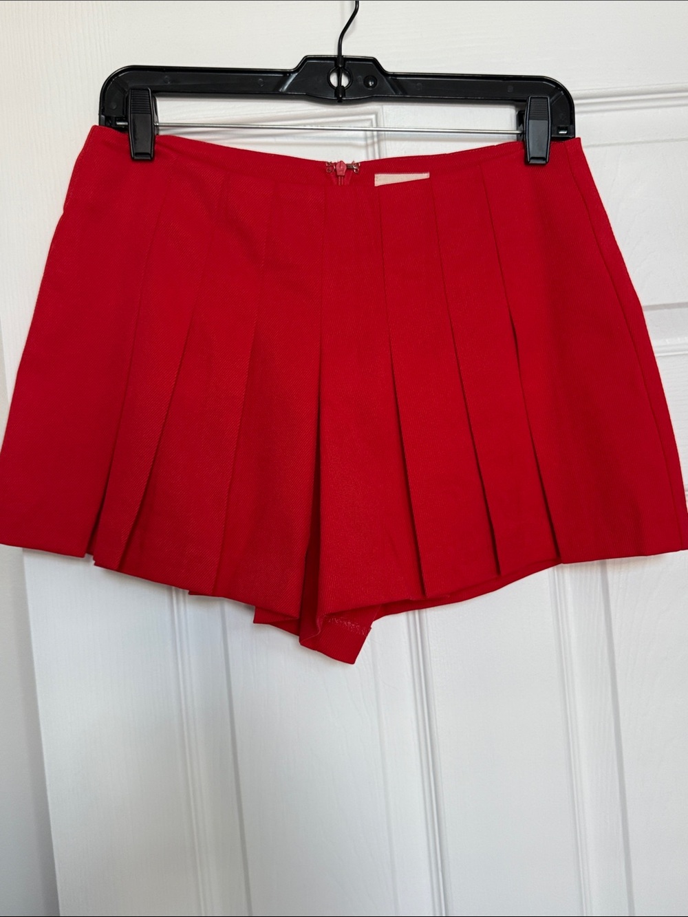 NWOT Women's Red Pleated Skort - Sleek High-Waist Style